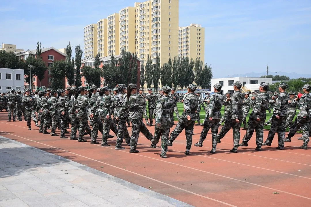 標(biāo)題：烈日“煉”萌新，汗水“淬”青春 | 軍事社會實踐進(jìn)行時（二）
瀏覽次數(shù)：385
發(fā)表時間：2020-08-27